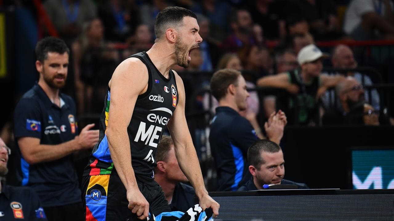 Goulding red hot as unbeaten Melbourne United smash Breakers