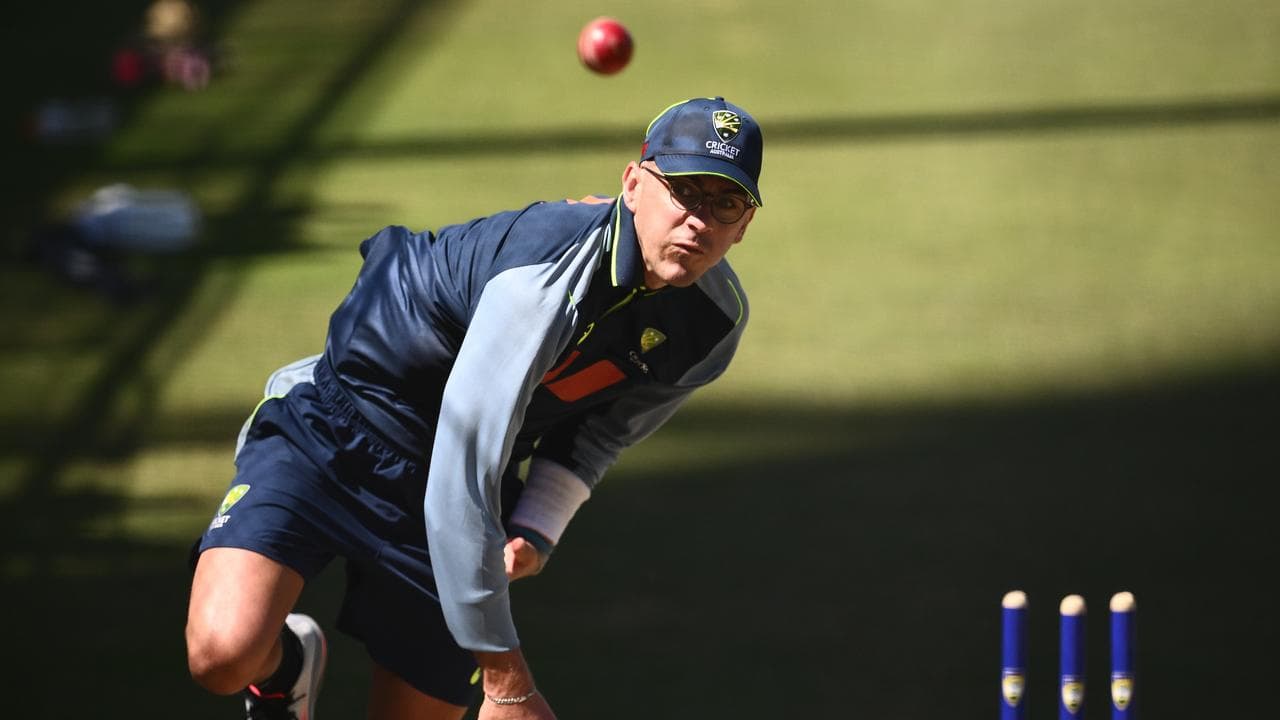 England ready to pile the pressure on Aussie spinner
