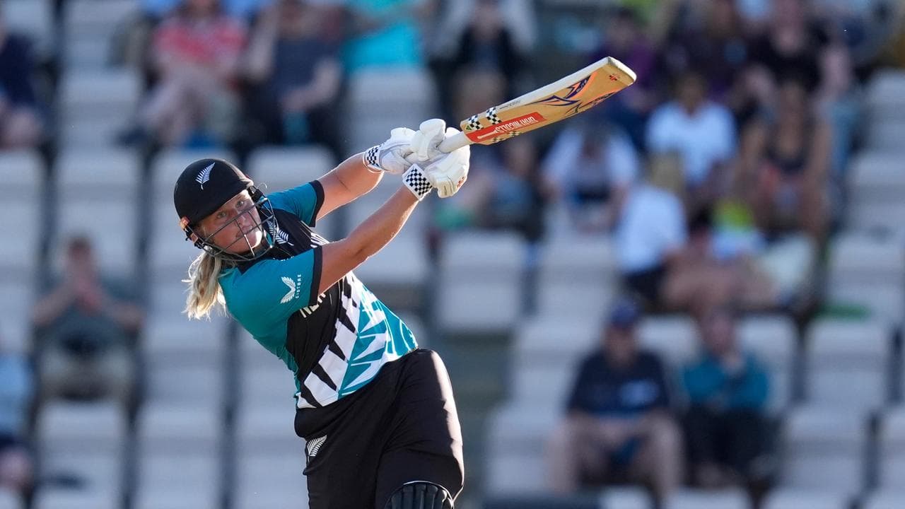 White Ferns keep slender T20 World Cup hopes alive