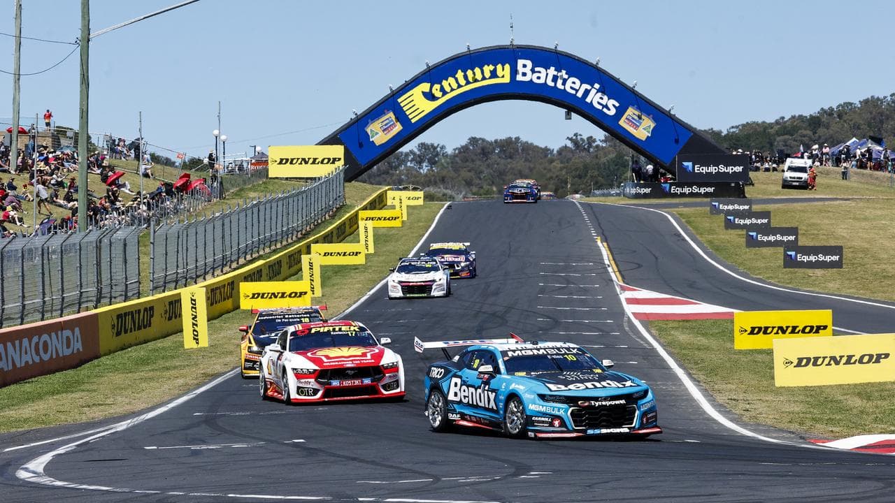 Triple Eight star jumps rookie for Bathurst 1000 lead