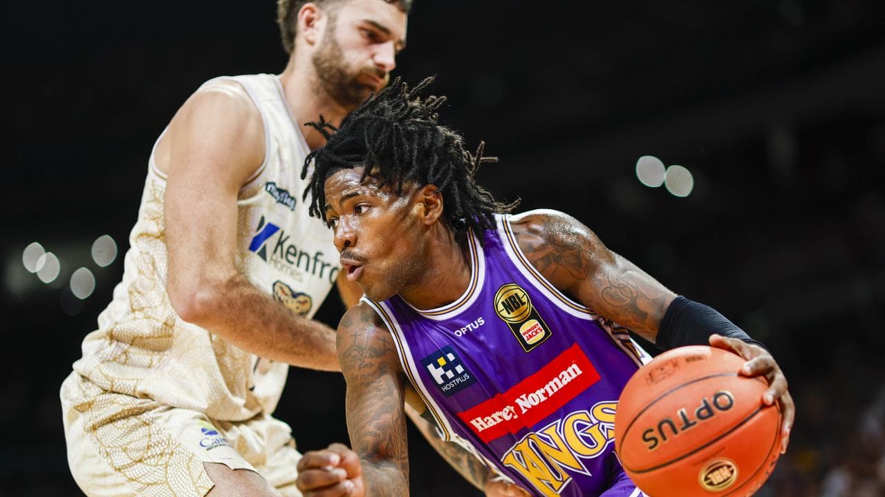 Kings thump Taipans to launch NBL title defence