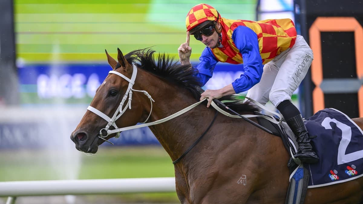 McDonald gets AB pep talk ahead of record-breaking day