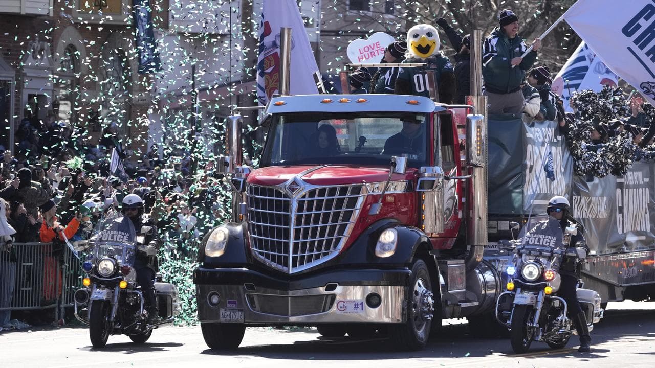 All-green Philadelphia loves its Eagles on Valentine's Day