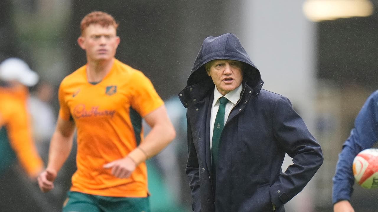 No complaints from Schmidt over England 'advantage'