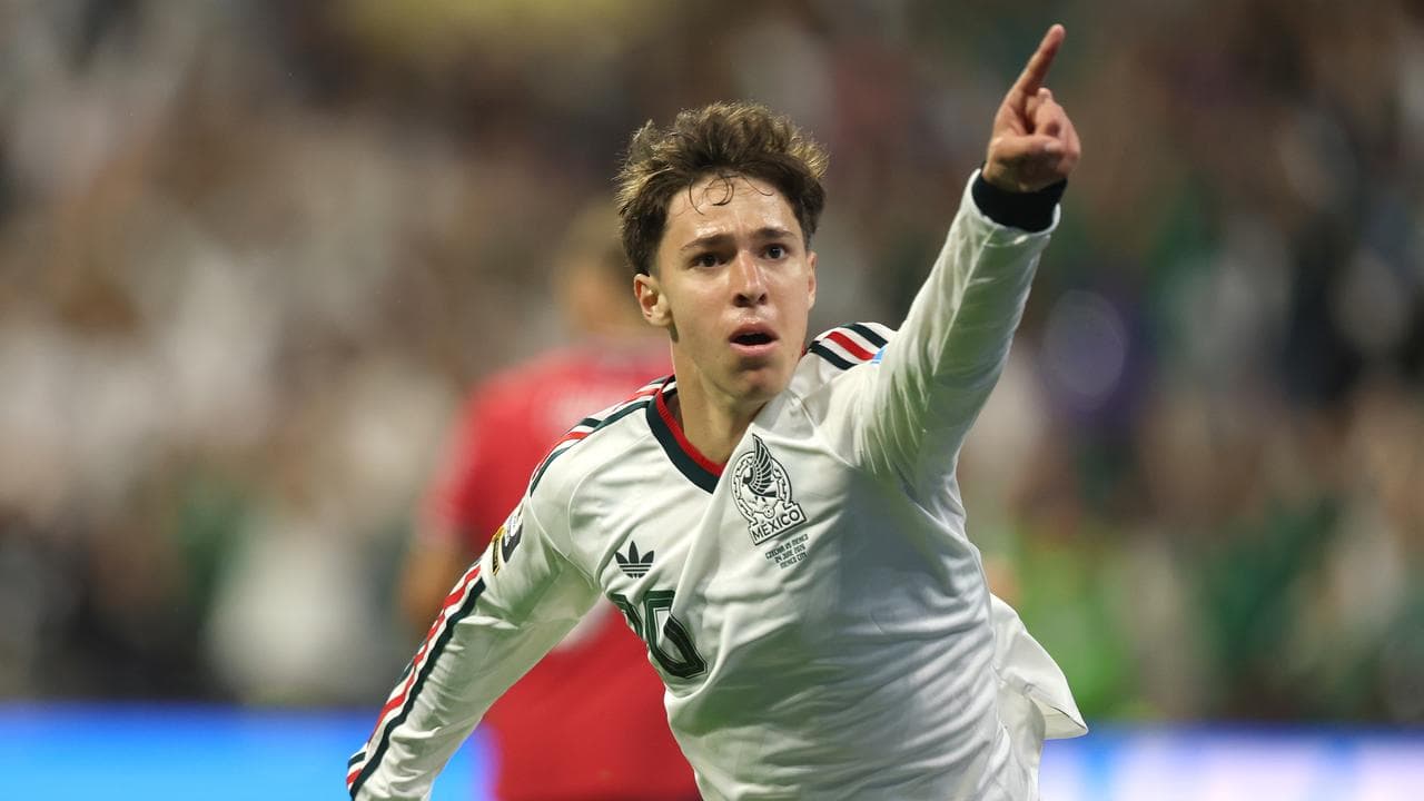 Mexico down Czechs, complete perfect group record
