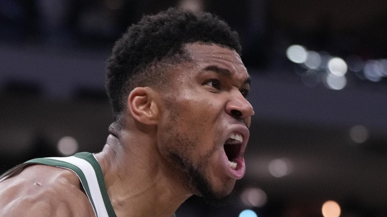 Bucks star puts on another clinic in big comeback win