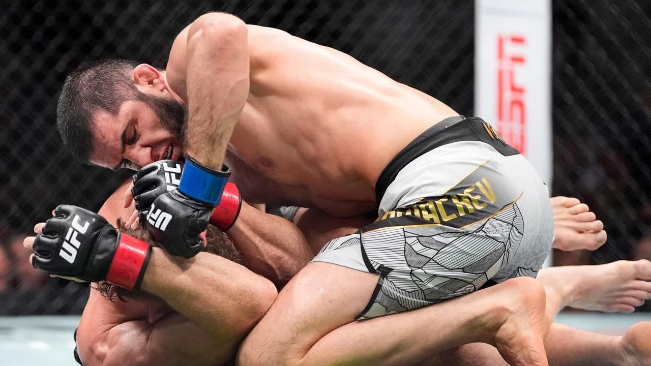 Makhachev puts record on line against surging Garry at UFC 330