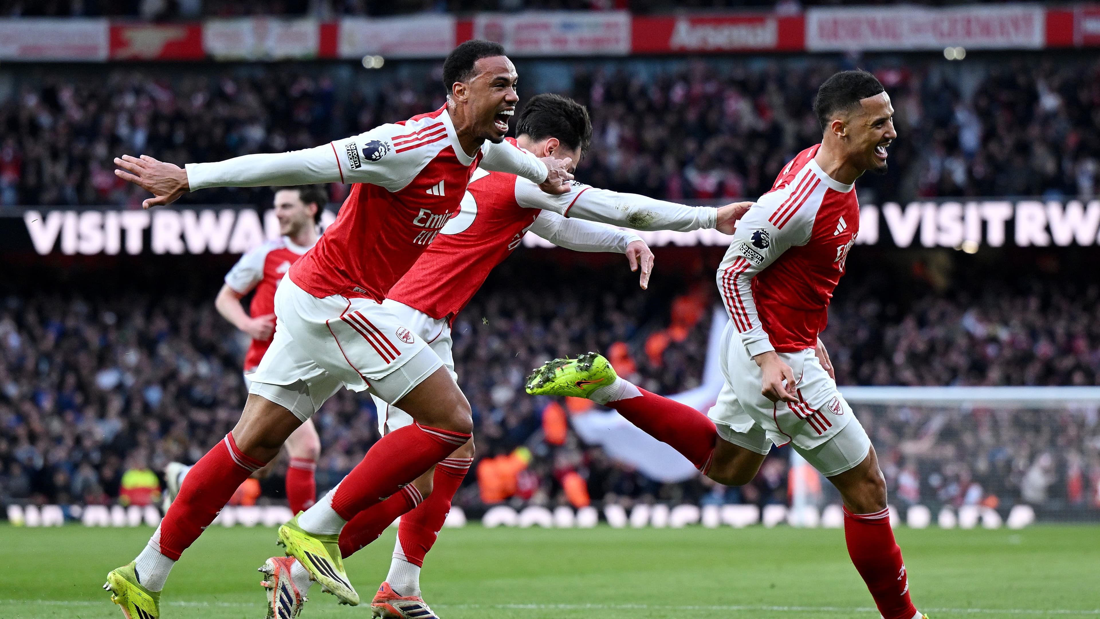 Arsenal threaten PSG's claim to greatness in Champions League final