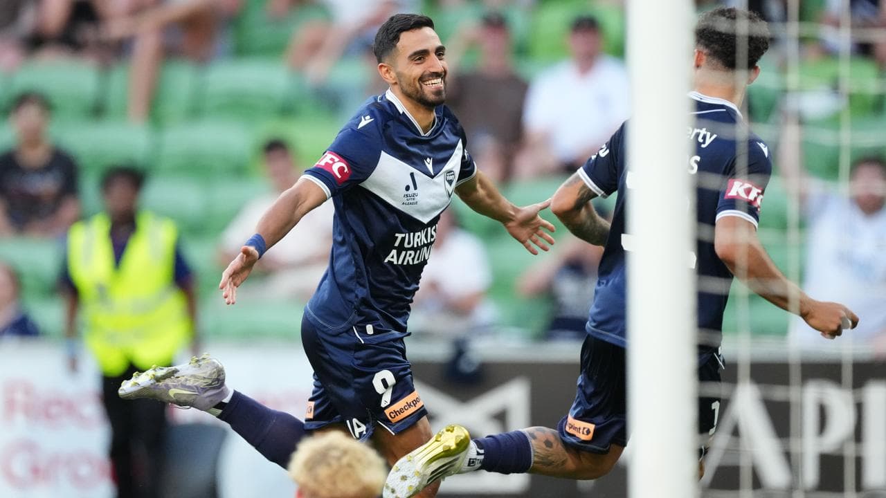 Hapless Phoenix hammered by Victory