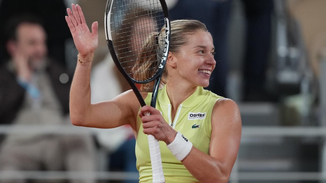 Qualifier Chwalinska powers into French Open final