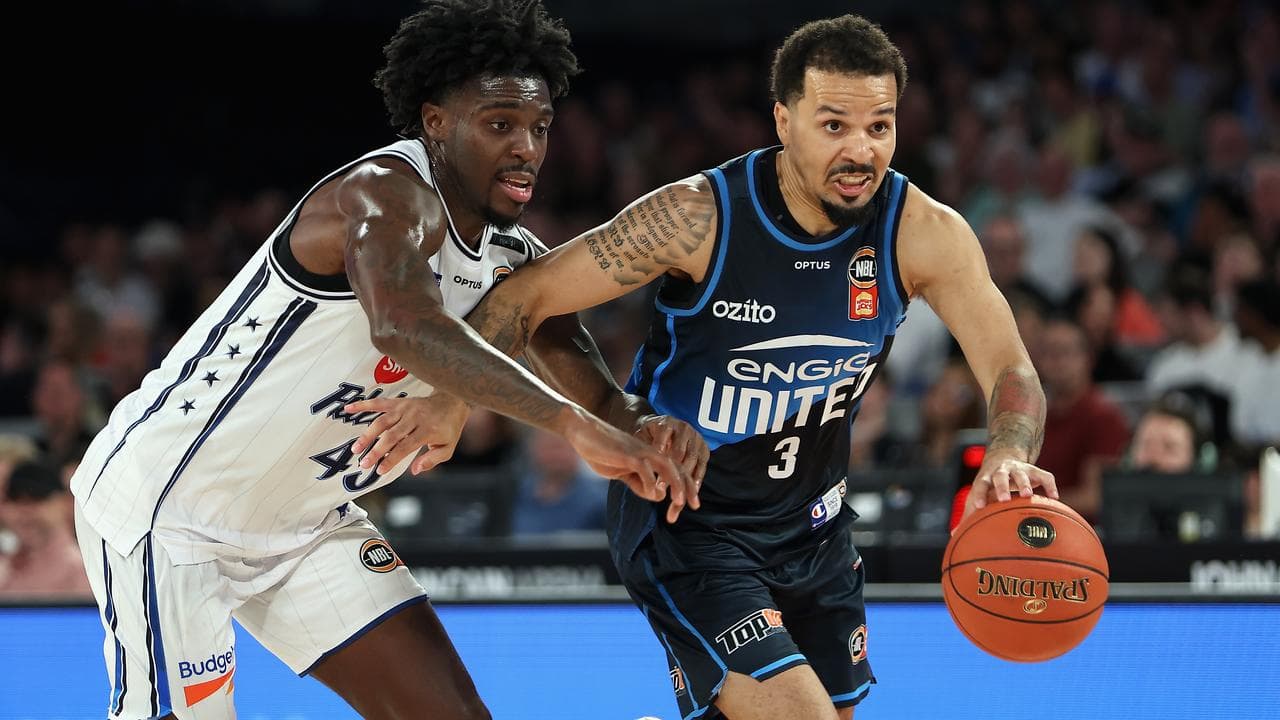 36ers win heart-stopper over United as NBL season opens