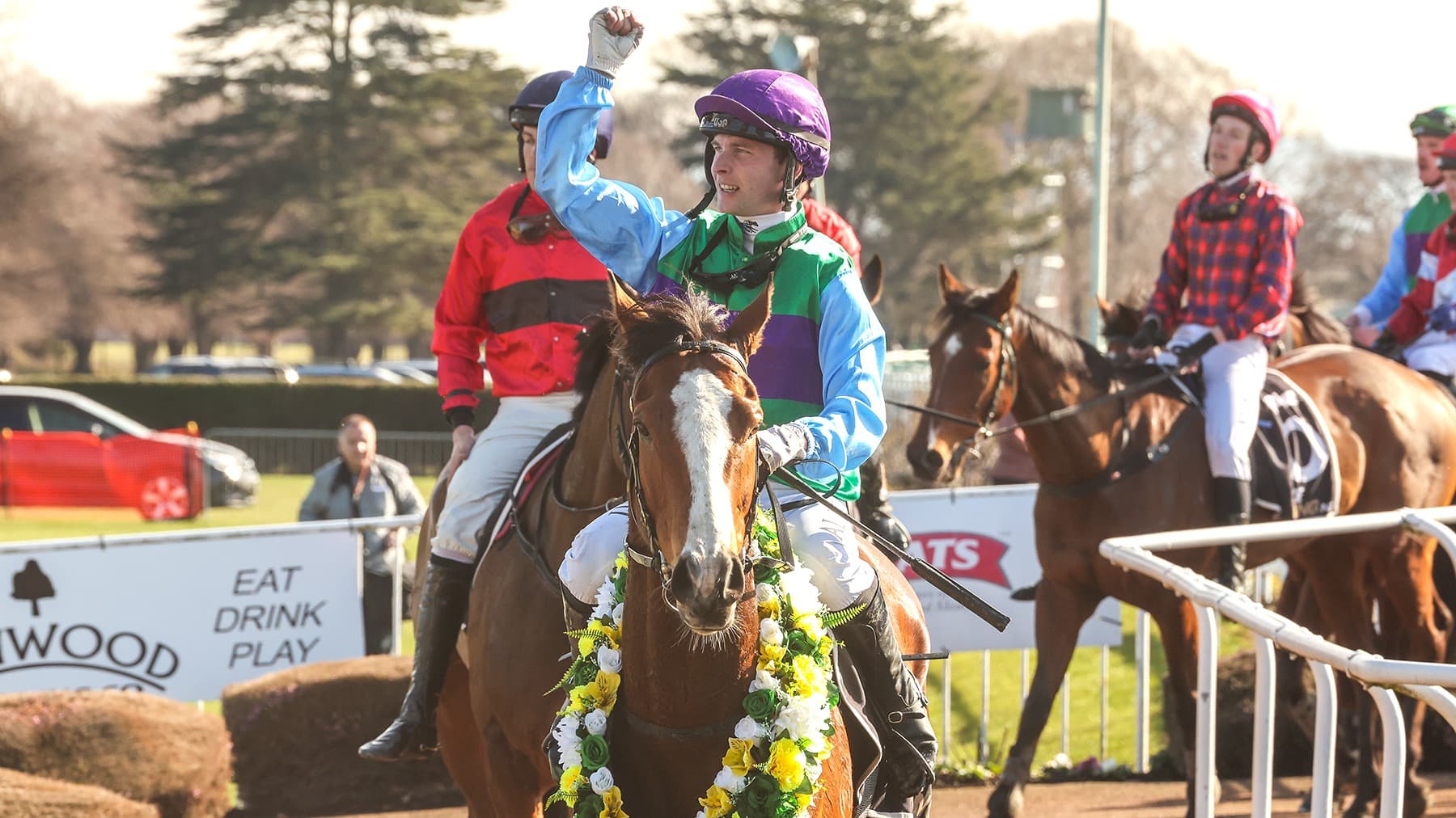 Little Thief pilfers Grand National Hurdles for jumps legend