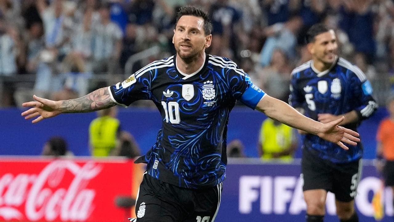 Super sub Messi scores again as Argentina sweep group