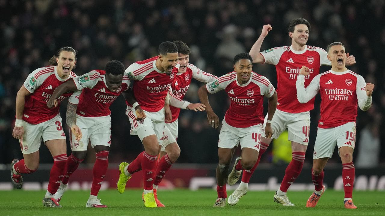 Arsenal win marathon shoot-out to reach League cup semi