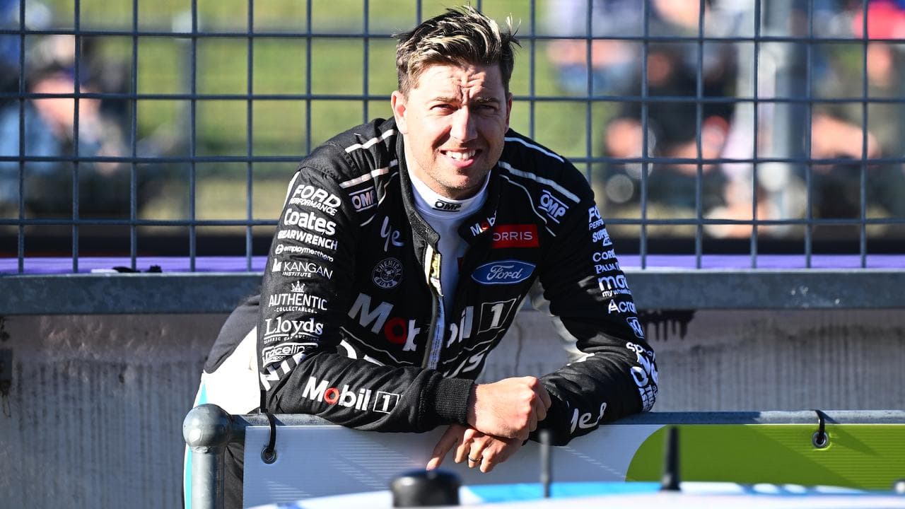 Mostert wins Tasmania opener in Supercars title defence