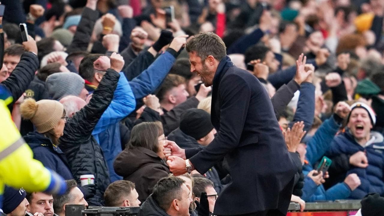 Derby delight as Man Utd crush City on Carrick's debut