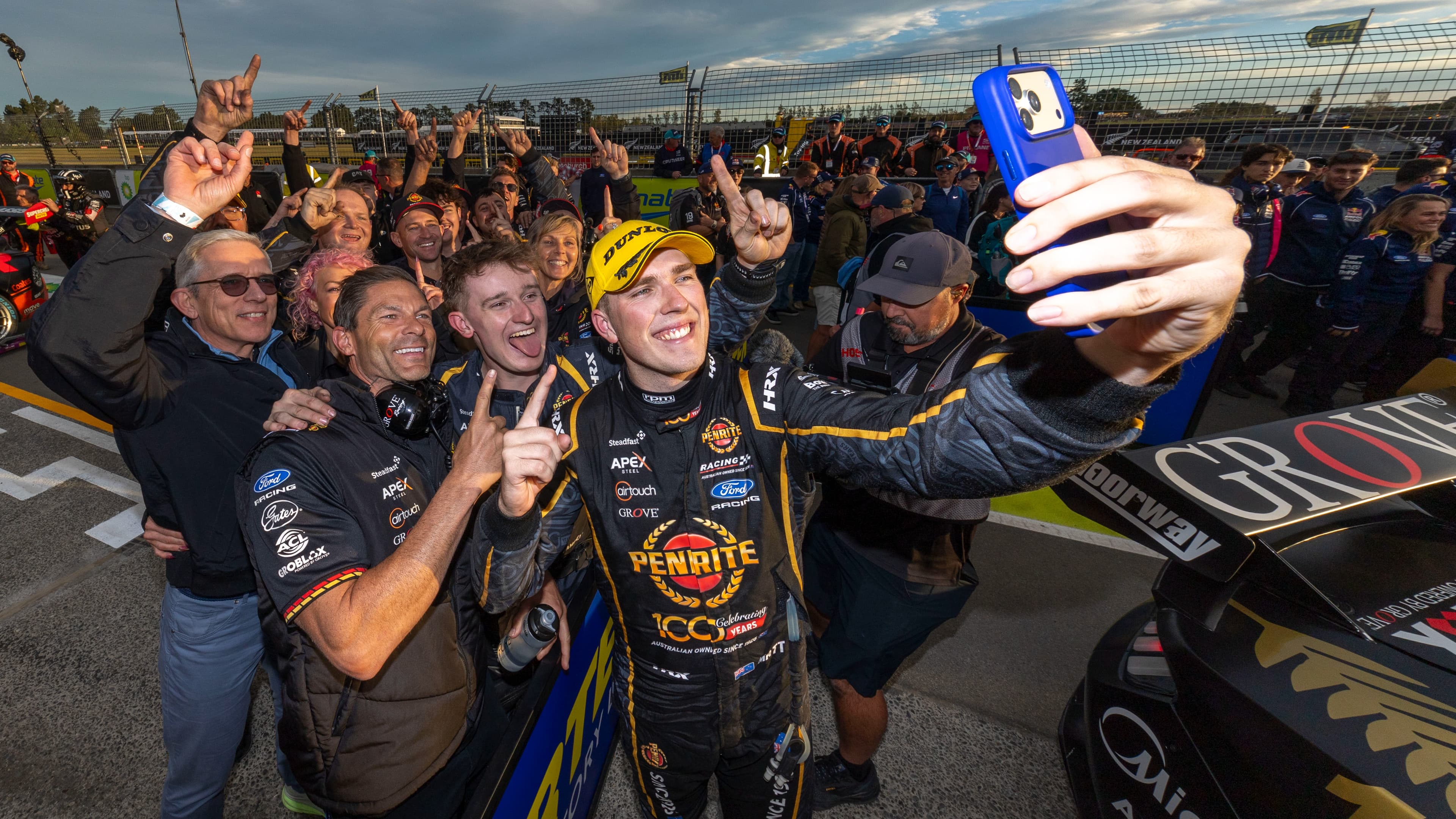 Kiwi Matt Payne storms to first win of Supercars season