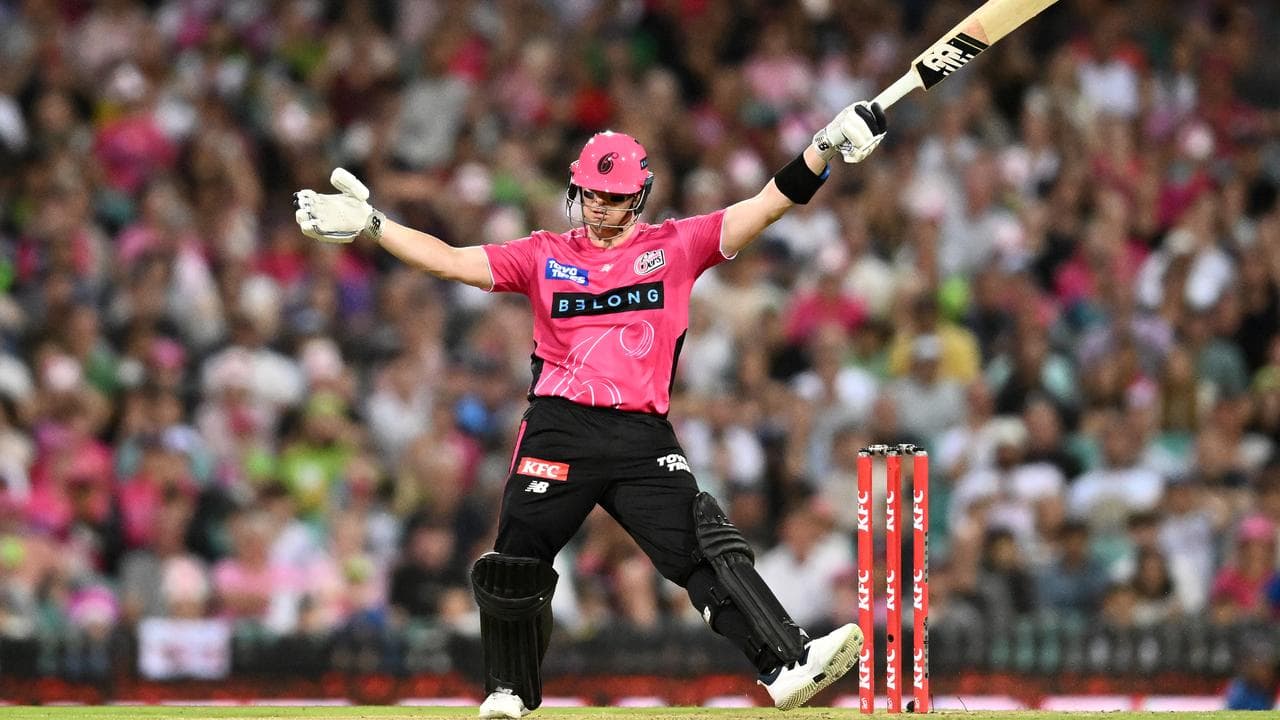 Smith ton upstages Warner as Sixers down Thunder in BBL