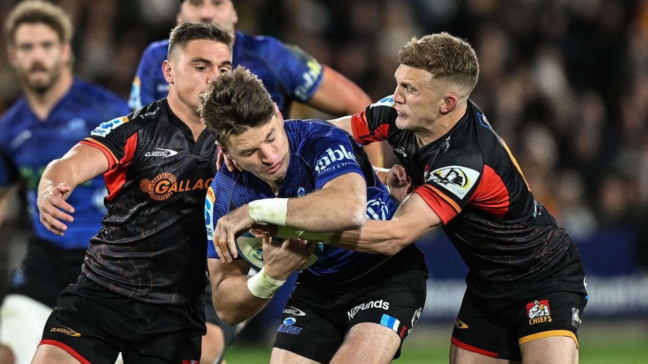 Blues keep Super Rugby title defence alive with last-gasp win
