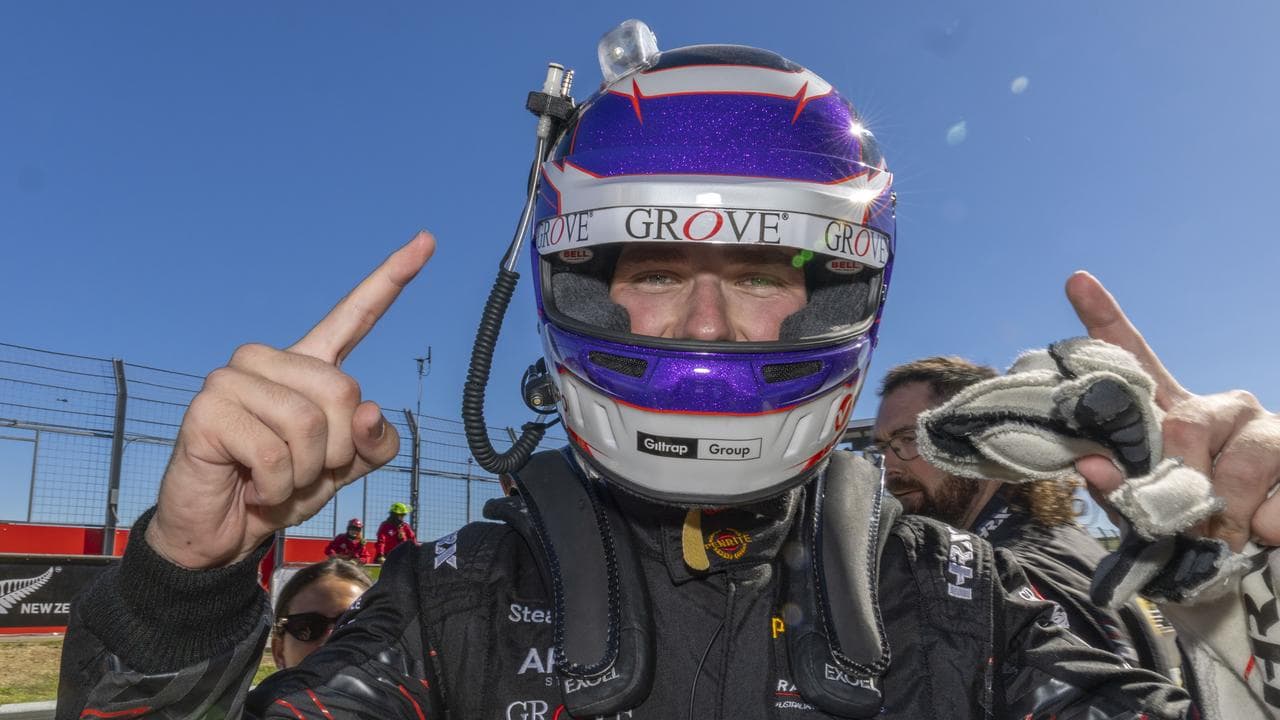 Pleasure as Payne pips Feeney in Supercars Tasmania sprint