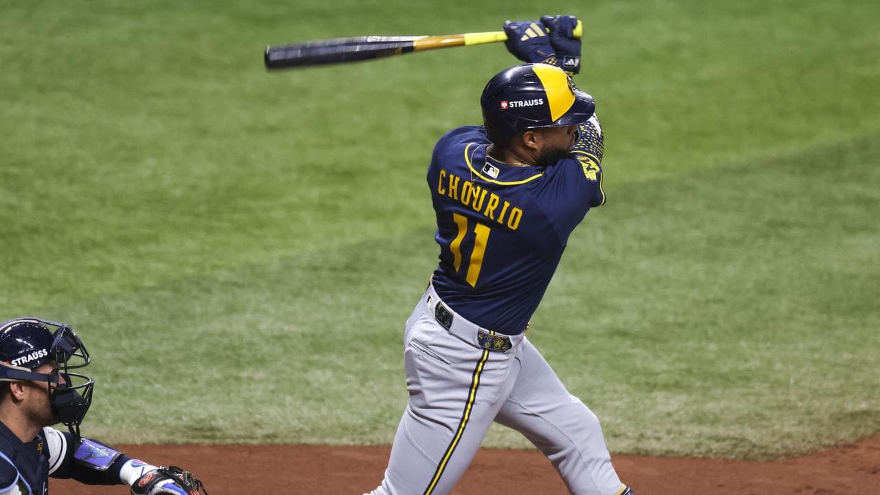 Milwaukee maul the Rays, World Series sweep brewing